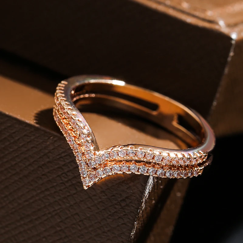Sophisticated Sparkling Gold Ring - Ingvild
