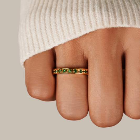 Classy Ring with Dazzling Green Sparkle - Aleyde