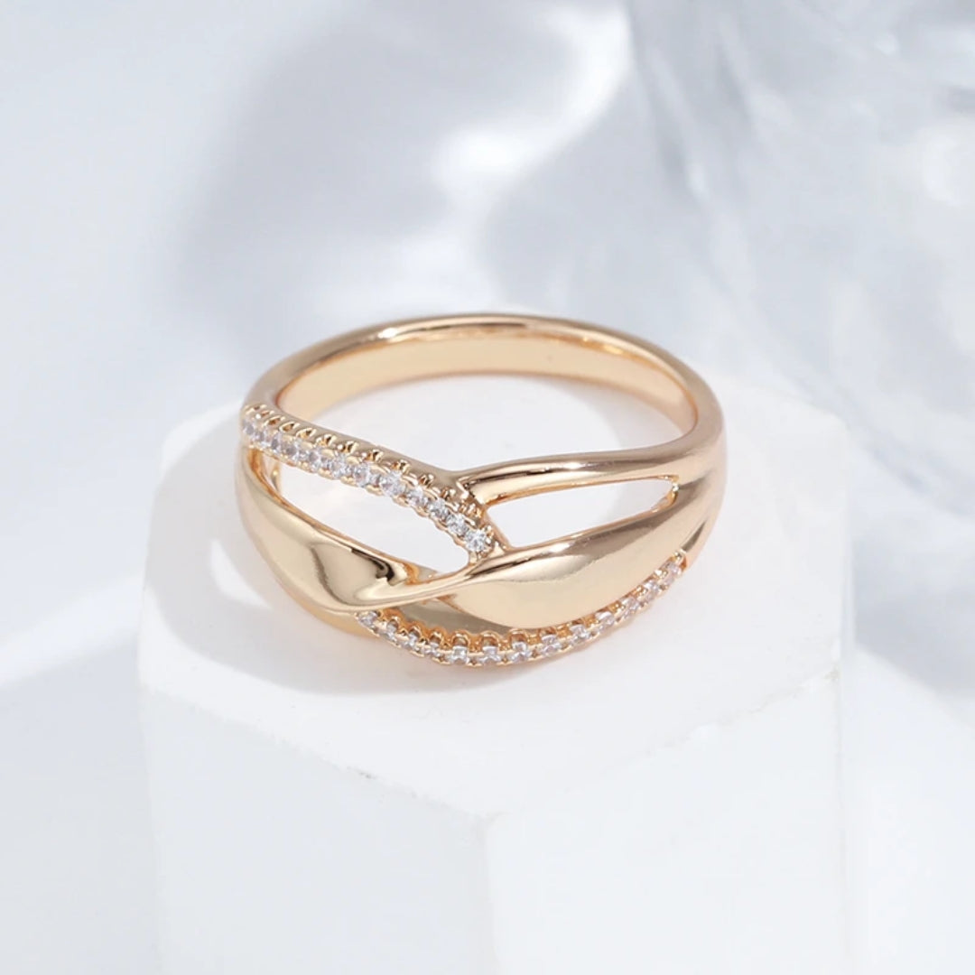 Dazzling Gold Ring with Elegant Glitter - Stina