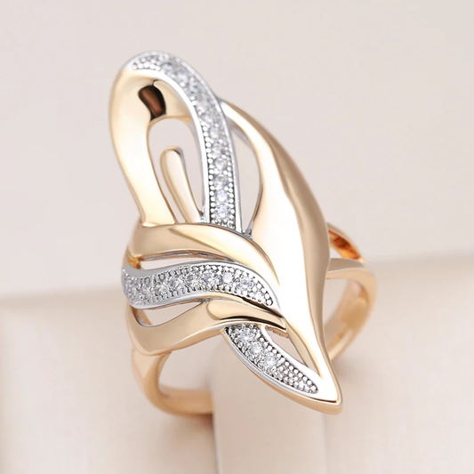Elegant Gold Ring with Pointed Details - Grethe