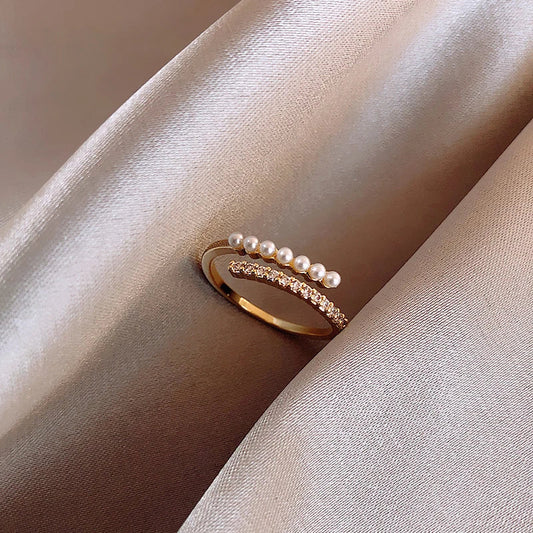 Luxurious adjustable ring adorned with pearls and sparkling gold zircons - Thea