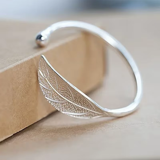 Delicate silver ring inspired by nature with leaf design - Skylar