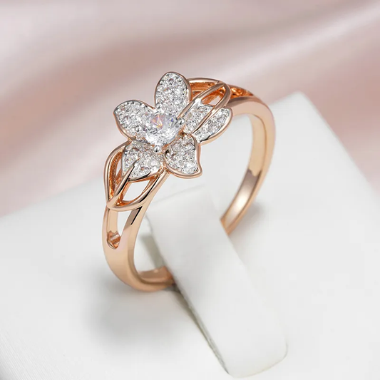 Dazzling ring in delicate flower form - Bettina
