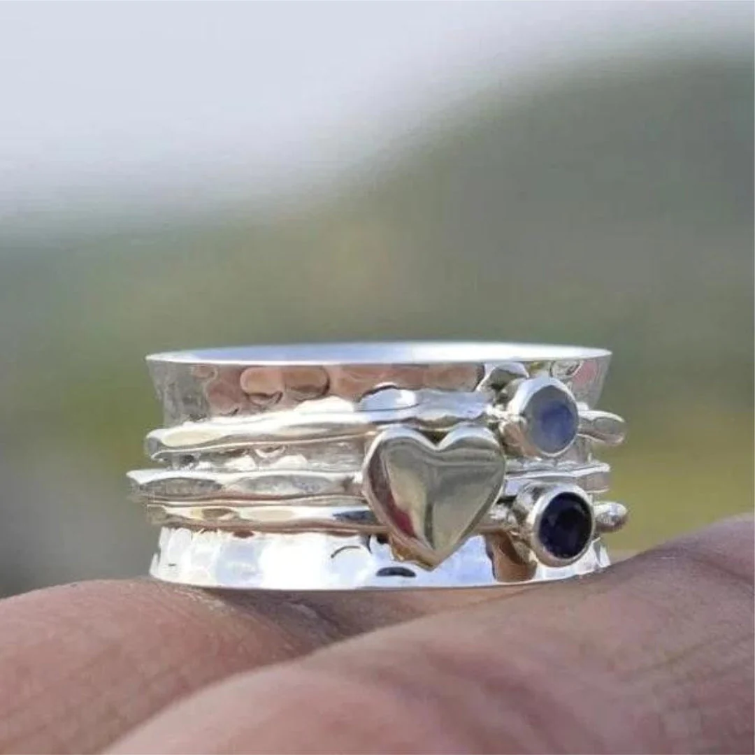 Elegant sterling silver ring with rotating heart - Emilie