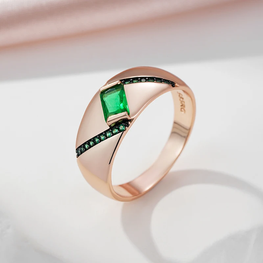 Elegantly designed ring in brilliant green crystal - Amy