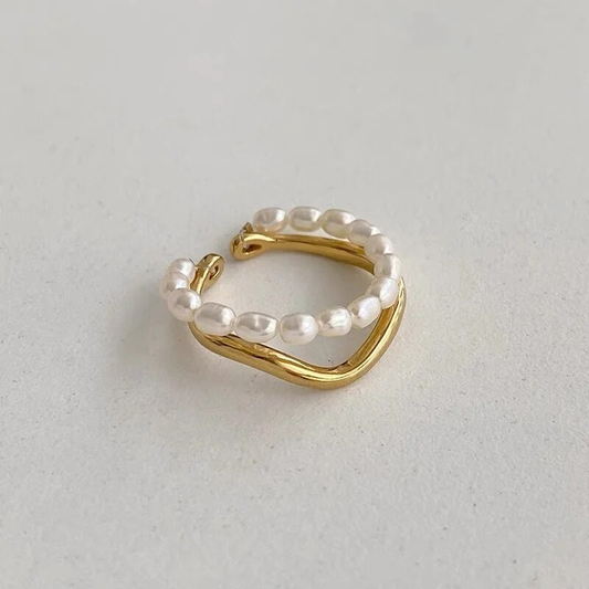Chic gold ring adorned with delicate pearls - Katia