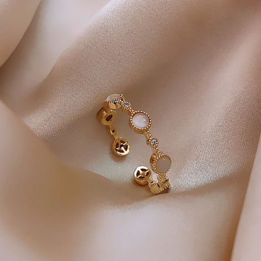 Elegant gold ring with White Opal and adjustable design - Eline