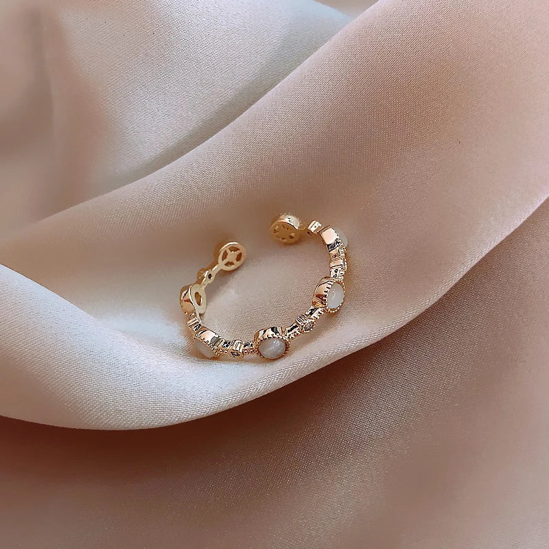 Elegant gold ring with White Opal and adjustable design - Eline