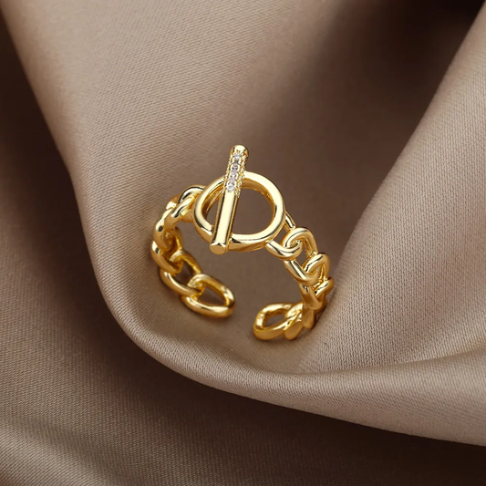 Refined gold ring with delicate, elegant chains - Sarah