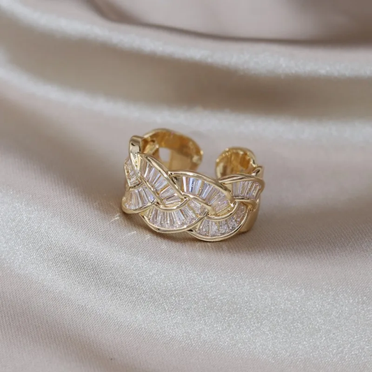 Refined twisted ring adorned with sparkling zirconias - Reine
