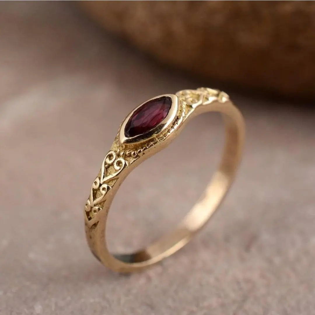 Golden vintage ring with red crystal - Marianne